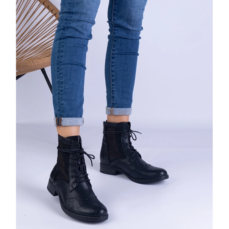 Schwarze, durchbrochene, flache Stiefel von Reeves 1