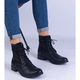 Schwarze, durchbrochene, flache Stiefel von Reeves 2