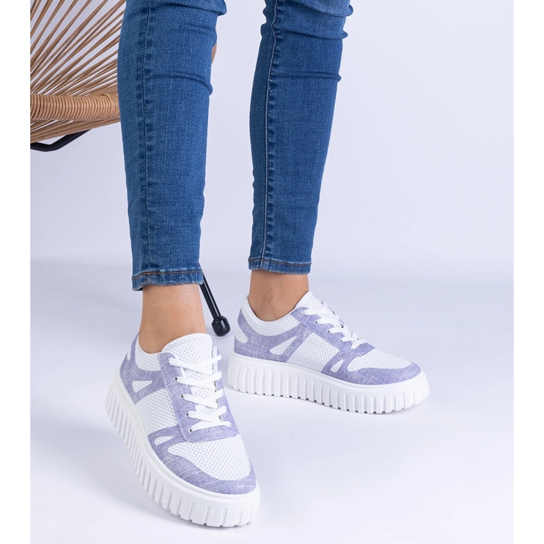 Violet Openwork -Turnschuhe auf einer massiven Sohle lila 1