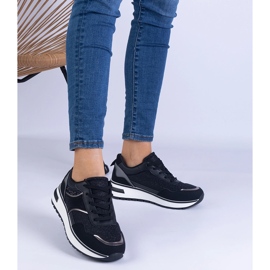 Schwarze Turnschuhe mit Glitzer und Zirkonen dekoriert 1