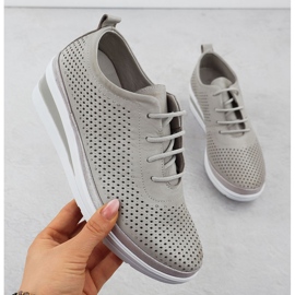 Leder-Frauen-Sportschuhe auf einem Openwork Wedge Grey T.Sokolski W24-150 grau 1
