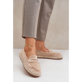 Frauen -Espadrilles mit einem Jute -Geflecht auf einer flachen beige Sohle 2