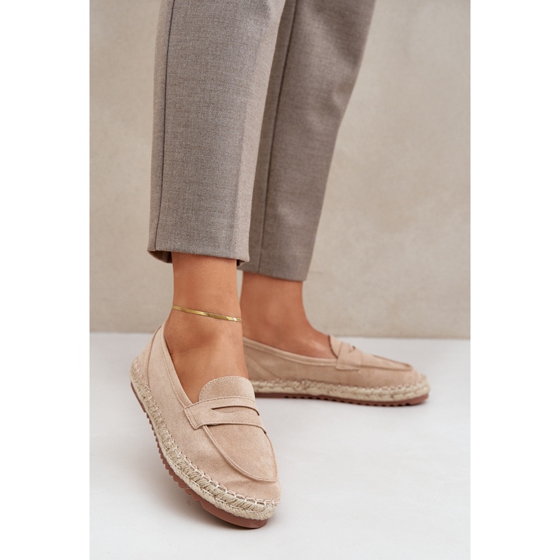 Frauen -Espadrilles mit einem Jute -Geflecht auf einer flachen beige Sohle 2