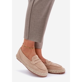 Frauen -Espadrilles mit einem Jute -Geflecht auf einer flachen beige Sohle 1