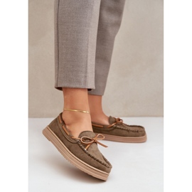 Frauen -Slipper auf einer flachen alleinigen dunkelgrünen 2