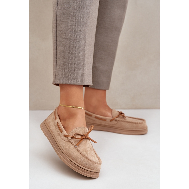 Frauen -Slipper auf einer flachen Sohle beige 2