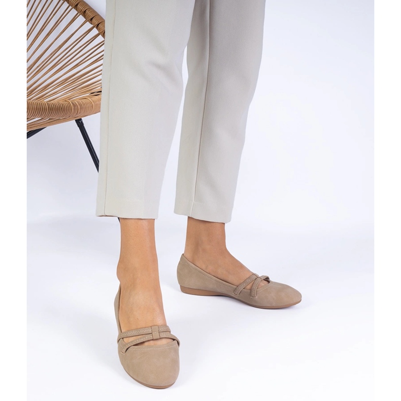 Beige Frauen Ballerinas mit einem matten Eco -Leder 1