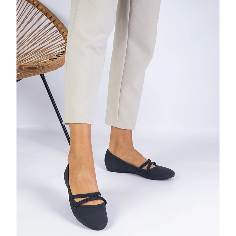 Schwarze Frauen -Ballerinas aus Matt Eco -Leather 1