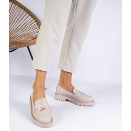 Beigefarbene Mokassins mit Strasssteinen verziert 1