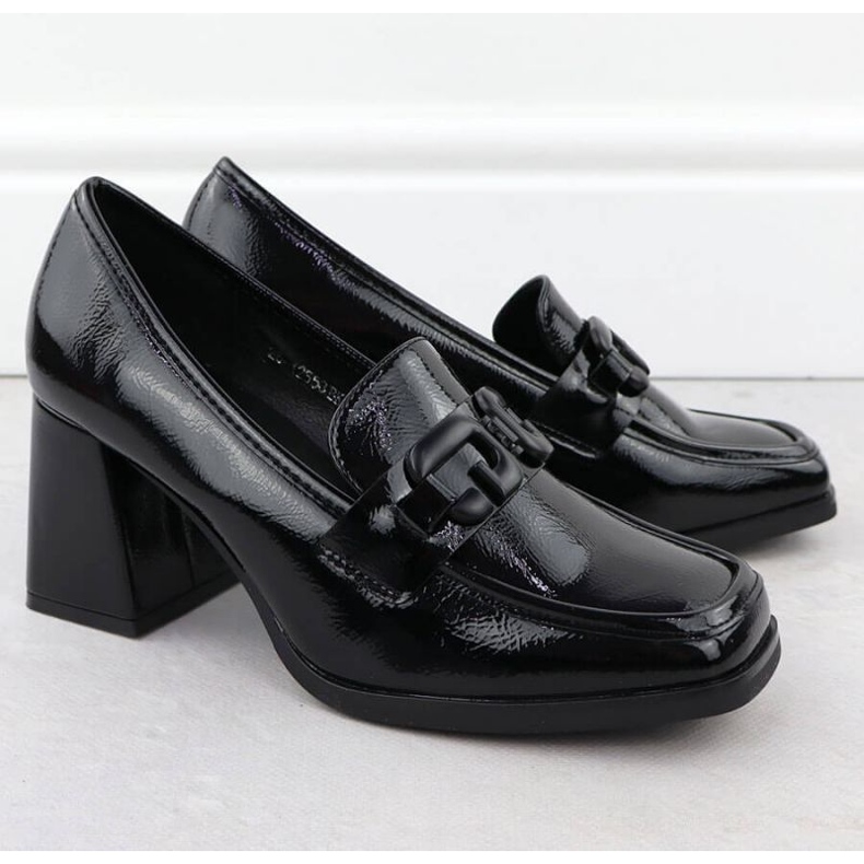 Schuhe auf dem Potocki SZ12553 -Pfosten mit einer schwarzen Dekoration 2