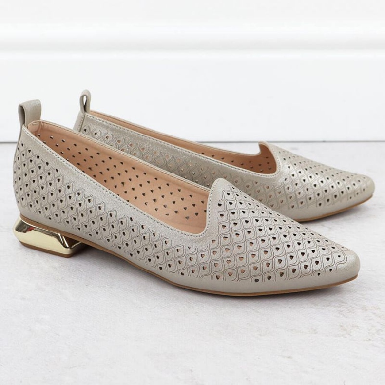 Schuhe auf einem dekorativen Fersenpotocki in SZ12574 Wol290 2