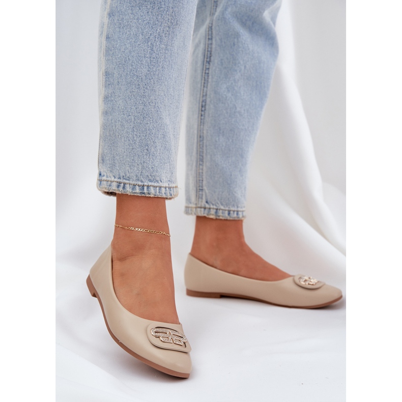 Ballerinas auf einer flachen Sohle mit einer Verzierung für 58p Beige 2