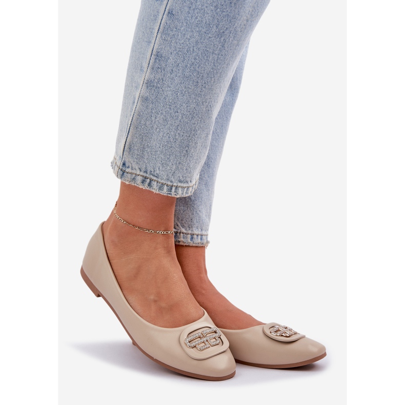 Ballerinas auf einer flachen Sohle mit einer Verzierung für 58p Beige 1