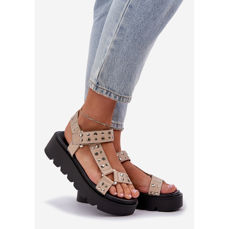 Dekorierte Sandalen auf der beige Plattform 1