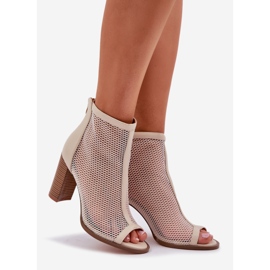 Sandalen auf dem Pfosten mit dem oberen Beige 1