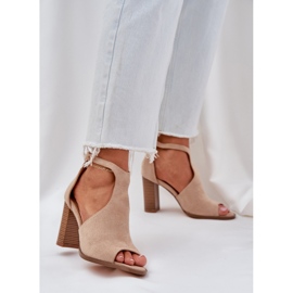 Sandalen auf dem Eco Suede Post Beige 2