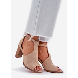 Sandalen auf dem Eco Suede Post Beige 1