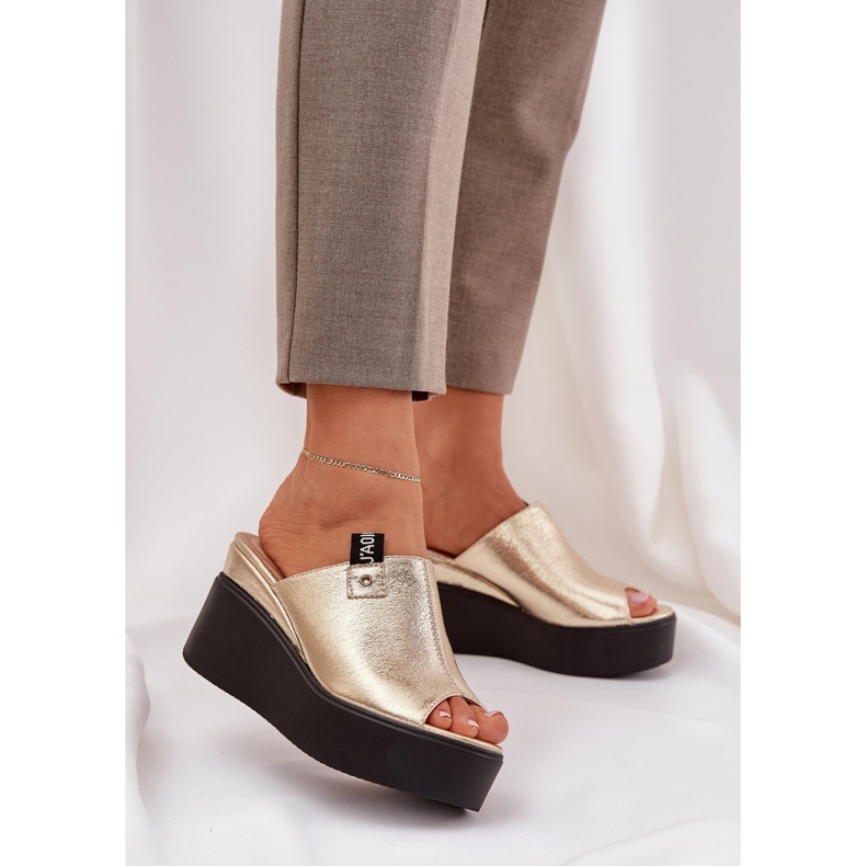 Hausschuhe auf der Plattform und Keilöco -Ledergold golden 2
