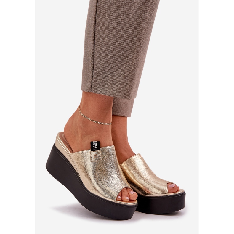 Hausschuhe auf der Plattform und Keilöco -Ledergold golden 1