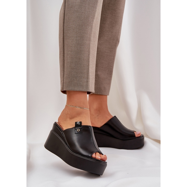 Hausschuhe auf der Plattform und ein Wedges Eco Schwarzes Leder 2