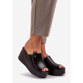 Hausschuhe auf der Plattform und ein Wedges Eco Schwarzes Leder 1