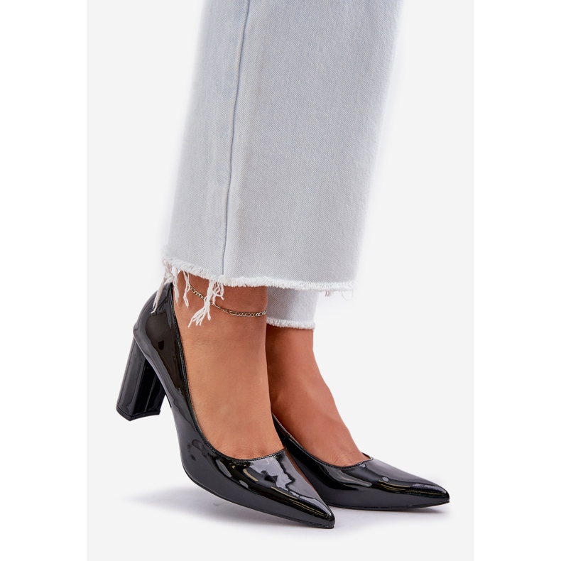 Lackierte Pumpen an den Stangenabsätzen schwarz 1