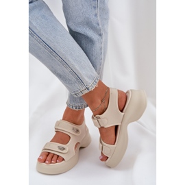 Leichte materielle Sandalen auf der leichten beige Plattform 5