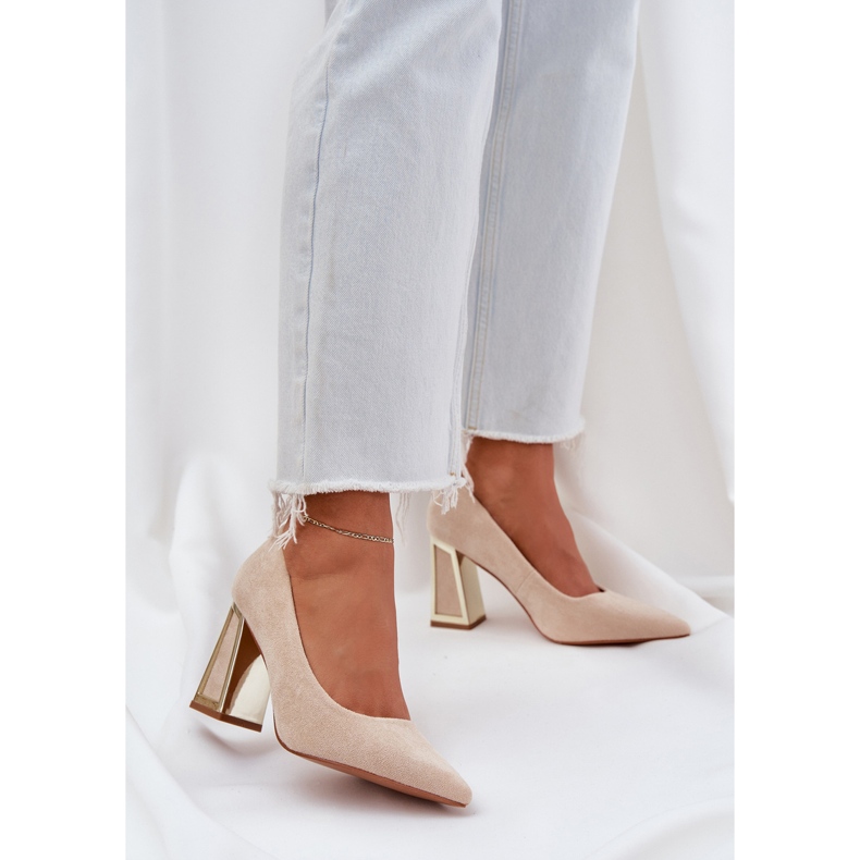 Elegante Pumpen auf der Säule des Zeigers beige Nasen 2