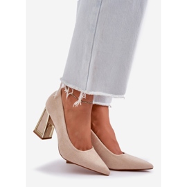 Elegante Pumpen auf der Säule des Zeigers beige Nasen 1