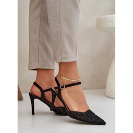 Dekorierte High Heels mit einer schwarzen Ferse 3