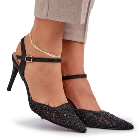 Dekorierte High Heels mit einer schwarzen Ferse 9