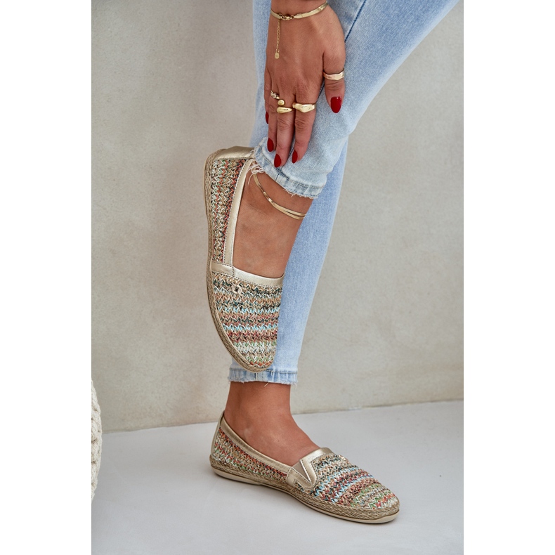 Elegantes Leder -Espadrilles mit einem Zazoo 10178 Multikolor -Geflecht golden 1