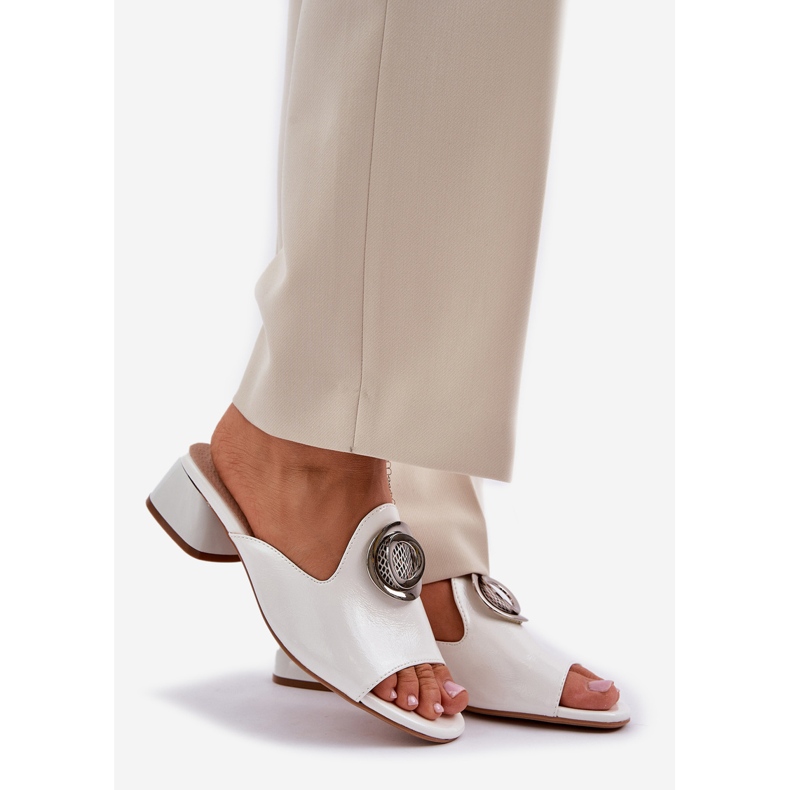 Jezzi Elegante Frauen mit einer weißen Dekoration von Frauen mit einer weißen Dekoration 1