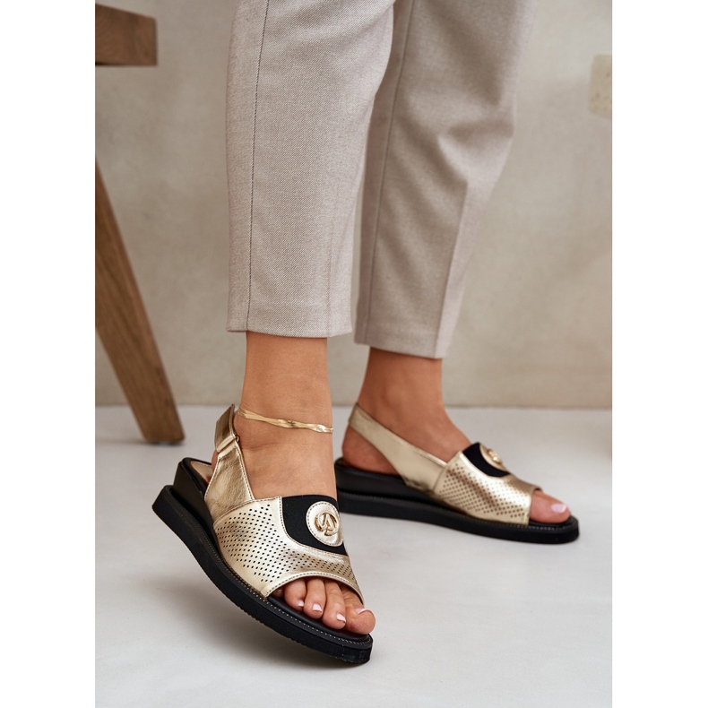 Jezzi Frauensandalen für goldene Keile mit einer Verzierung 2