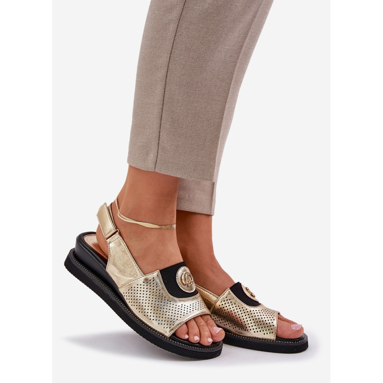 Jezzi Frauensandalen für goldene Keile mit einer Verzierung 1