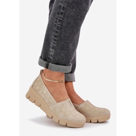 Jezzi Frauenschuhe mit einem offenen goldenen Keilmuster 1