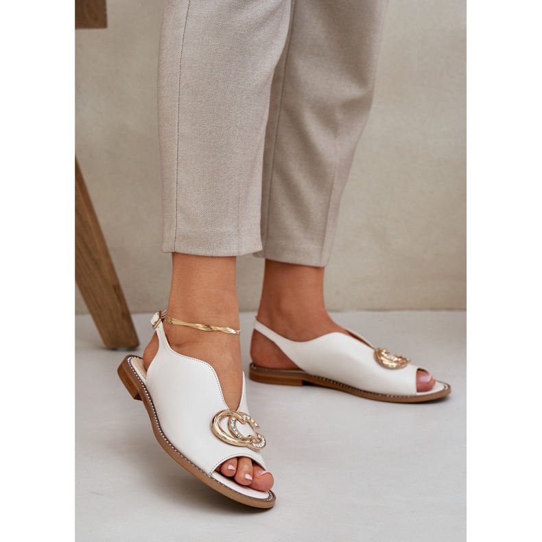 Flach -geköpfte Ledersandalen mit der Laura Messi 2865 Dekoration beige 2