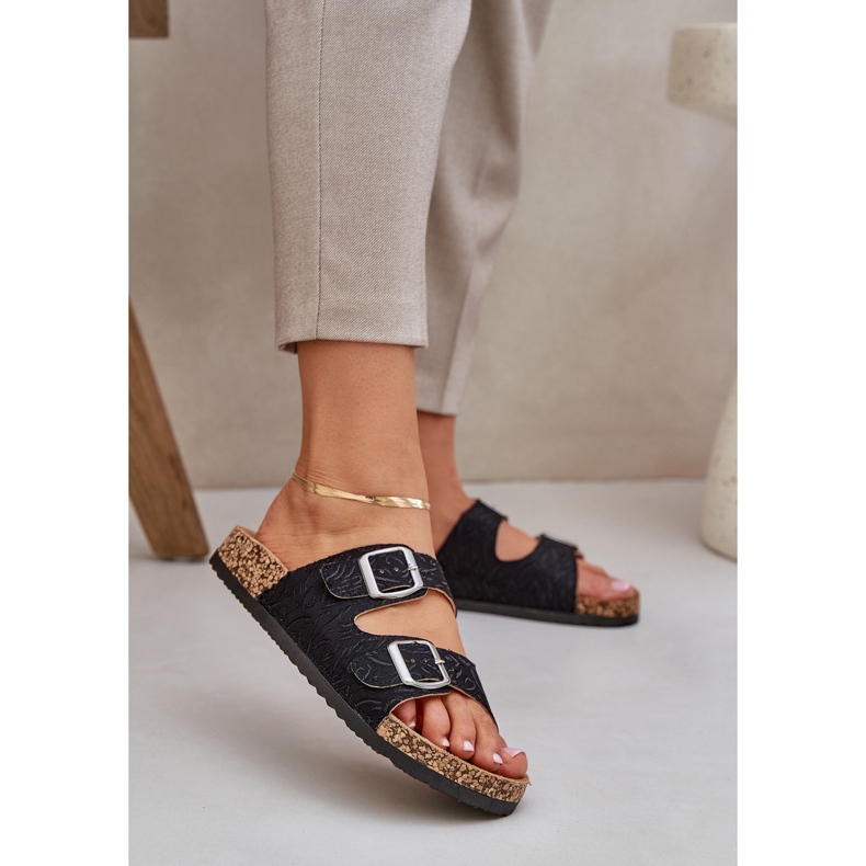 Materialflip Flops auf einer Korksohle mit schwarzen Klemmen 2