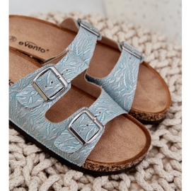 Materialflip -Flops auf einer Korkensohle mit Minzschnallen grün 8