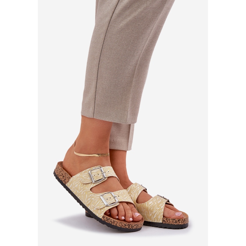 Materialflip flops auf einer Korksohle mit Schnallen gelb 1