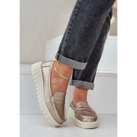 Openwork -Leder -Ladung von Frauen auf der Plattform und Champagnerschnitzen golden 2