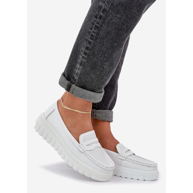 Openwork -Leder -Ladung von Frauen auf weißer Plattform 1