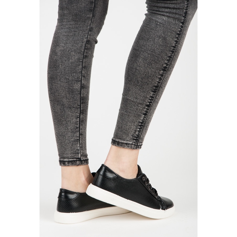 Durchbrochene Turnschuhe schwarz 1