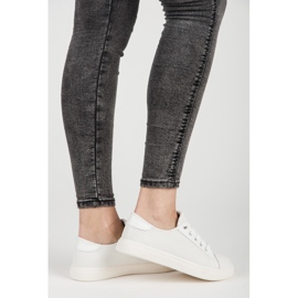 Durchbrochene Turnschuhe weiß 2