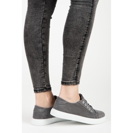 Durchbrochene Turnschuhe grau 2