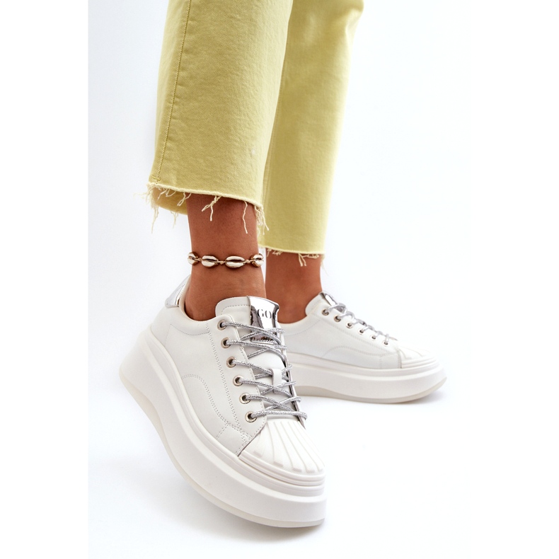 Frauensportleder -Sneaker auf Goe NN2N4033 Weiße Plattform 1