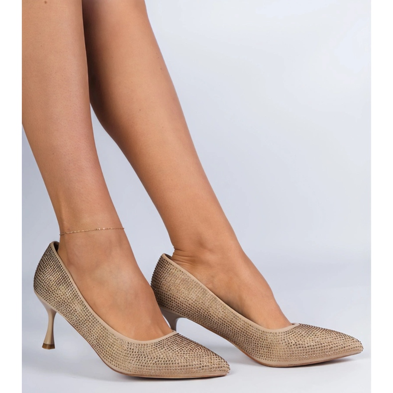 Golden elegante Pumpen mit Zirkonen dekoriert 1