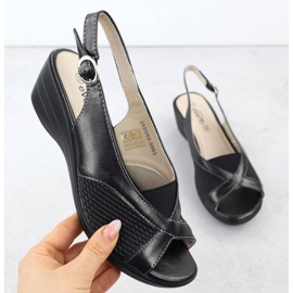 Frauensandalen auf Keilen komfortable schwarze Evento 8863 1