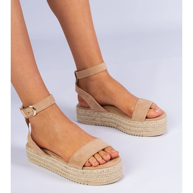 Beige Sandalen Espadrilles auf der Plattform 1