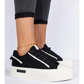 Schwarze Frauen -Stoff -Turnschuhe auf der Plattform 4